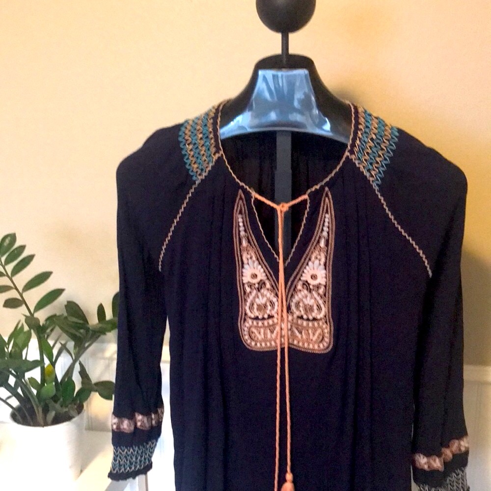 Carly Jean Los Angeles Women’s small navy Carly Jean tunic top shirt fall